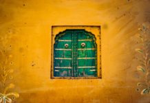 ब्रज के संस्कार लोक-गीतों में निहित नारी वेदना-डॉ. बौबी शर्मा green wooden window painting