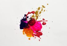इतालवी कहानी-अनावृत उरोज photo of multicolored abstract painting